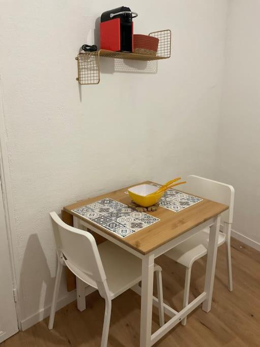 Appartement Hyper Centre Climatise Salon-de-Provence Buitenkant foto